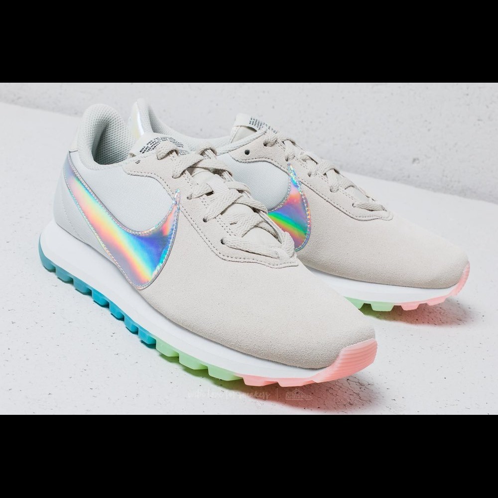 Nike Pre-Love o.x. Sneakers New Sz 7 Rainbow Holo